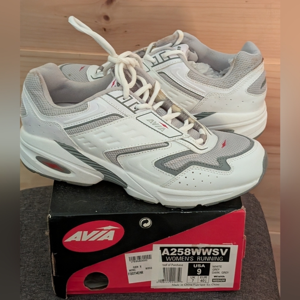 Avia Women's Gray and White Athletic Sneakers New, 9